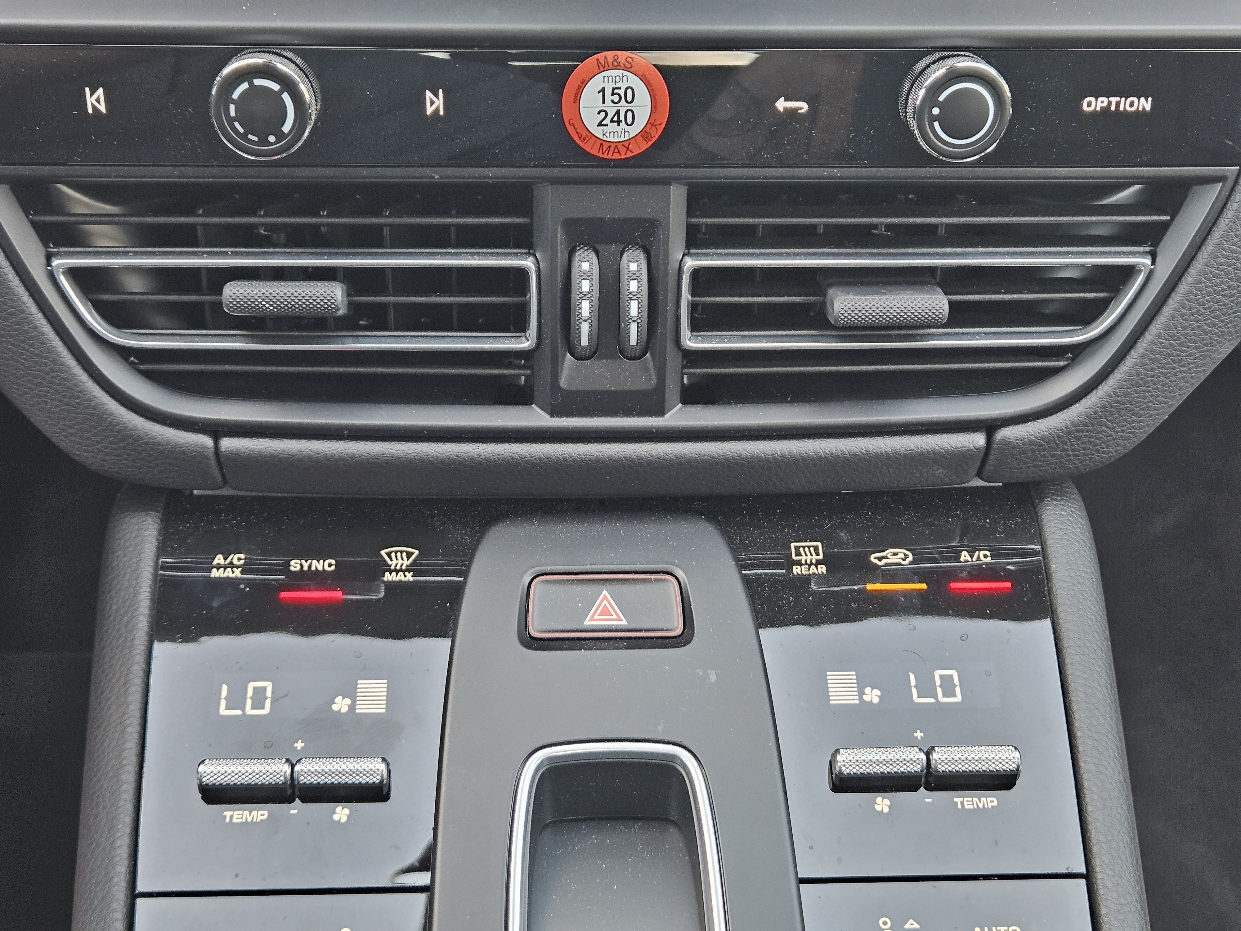 Certified 2026 Porsche Macan AWD/4WD image 19