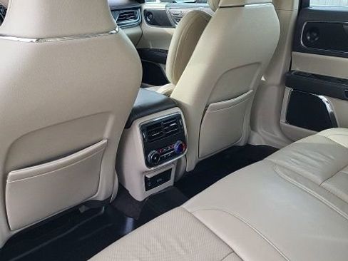 Used 2017 Lincoln Continental Reserve image 11