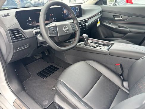 New 2026 Nissan Sentra SR w/ SR Premium Package FWD image 13