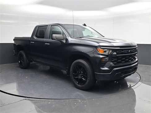 Used 2022 Chevrolet Silverado 1500 Custom image 1