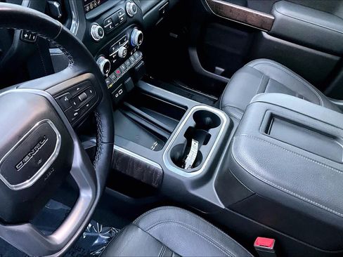 Used 2022 GMC Sierra 2500 Denali w/ Denali Ultimate Package image 17