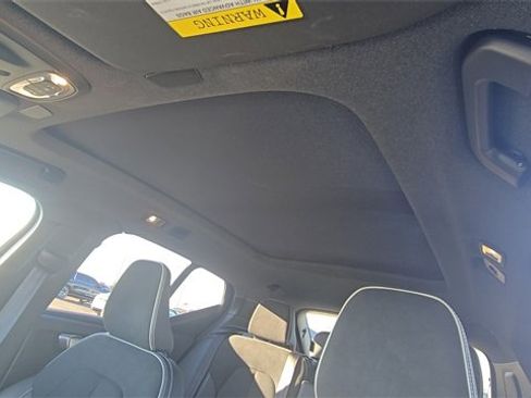 Used 2022 Volvo XC40 T5 R-Design w/ Climate Package image 16