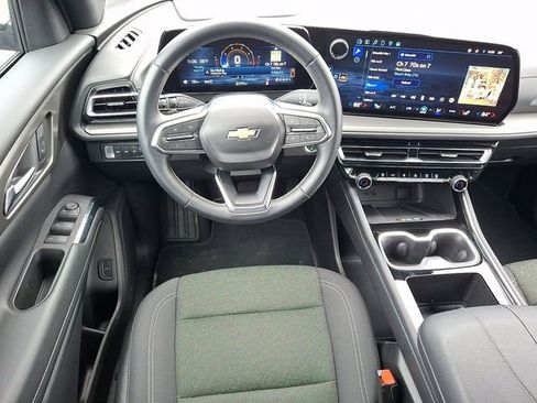 Certified 2025 Chevrolet Traverse LT image 12