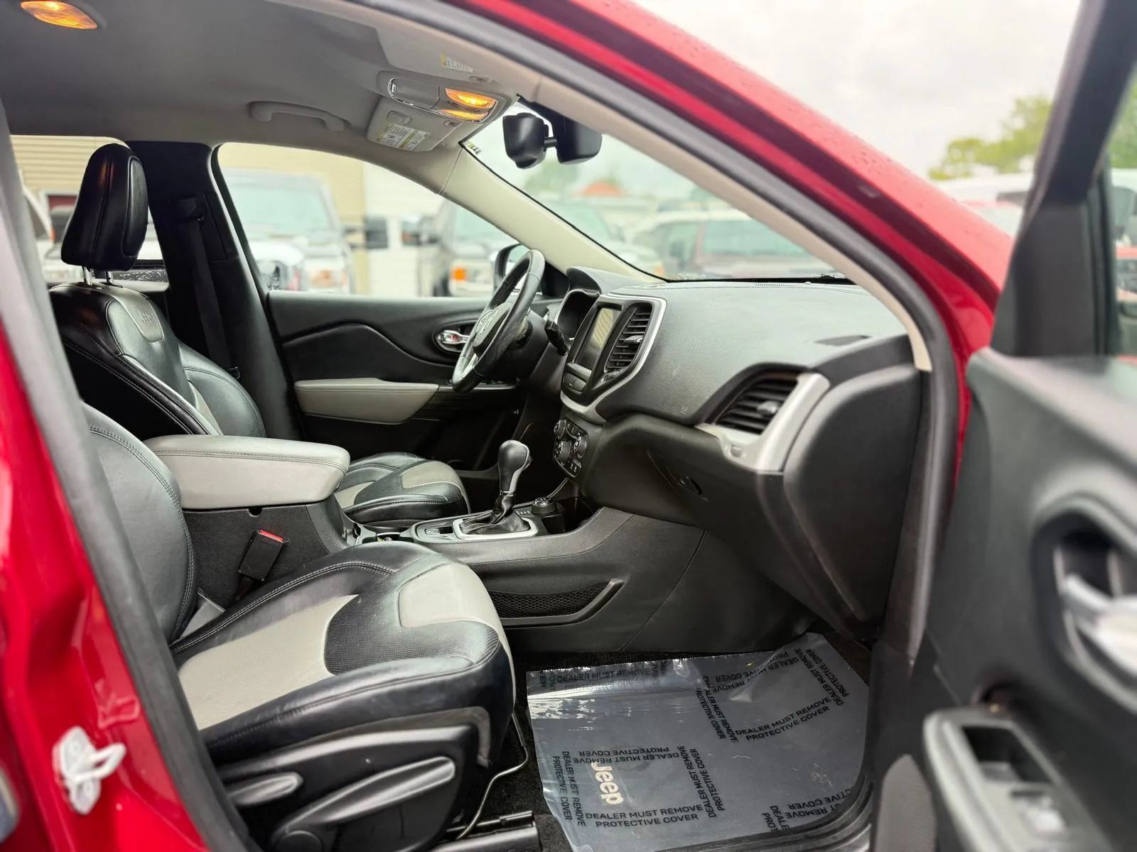 Used 2014 Jeep Cherokee Limited w/ Luxury Group AWD/4WD image 13