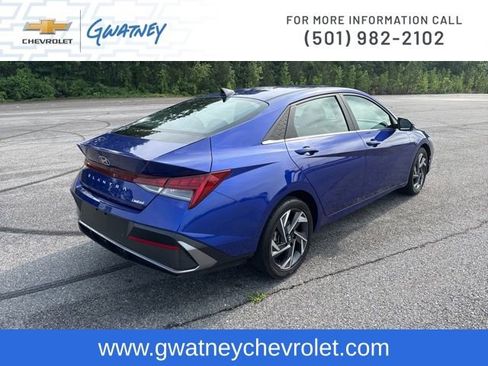 Used 2024 Hyundai Elantra Limited FWD image 5