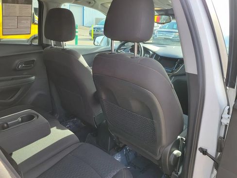 Used 2020 Chevrolet Trax LS w/ Tint and Cruise Package AWD/4WD image 19