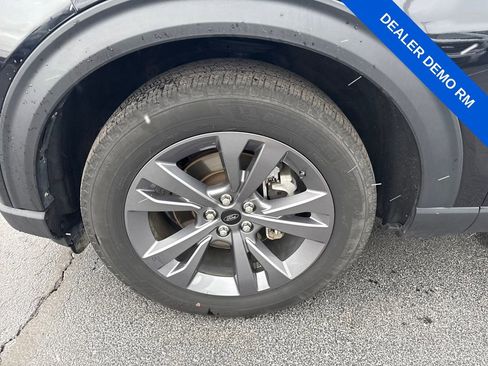 Used 2025 Ford Explorer Active w/ Active Comfort Package image 12