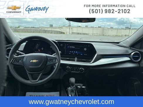 Used 2025 Chevrolet Trax LT FWD image 22