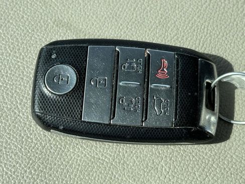 Used 2020 Kia Sedona EX FWD image 14