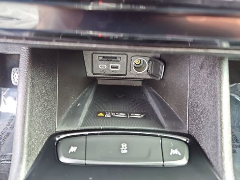 Used 2023 Chevrolet Bolt EUV LT w/ Convenience Package image 21