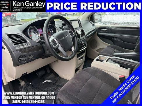 Used 2011 Chrysler Town & Country Touring FWD image 17