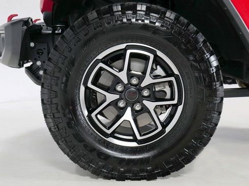 Used 2025 Jeep Gladiator Rubicon w/ Convenience Group image 9