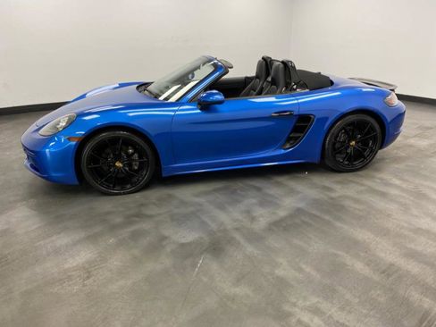 Used 2017 Porsche 718 Boxster image 3