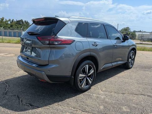 Used 2024 Nissan Rogue SL w/ SL Premium Package FWD image 4