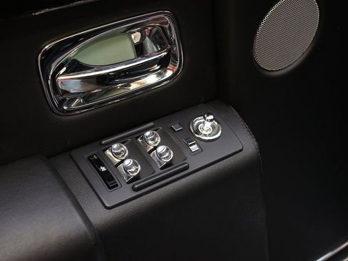 Used 2013 Rolls-Royce Phantom Sedan image 25