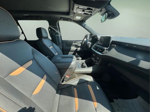 Used 2024 GMC Yukon XL AT4 w/ AT4 Premium Package AWD/4WD image 18