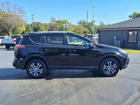 Used 2016 Toyota RAV4 LE image 2
