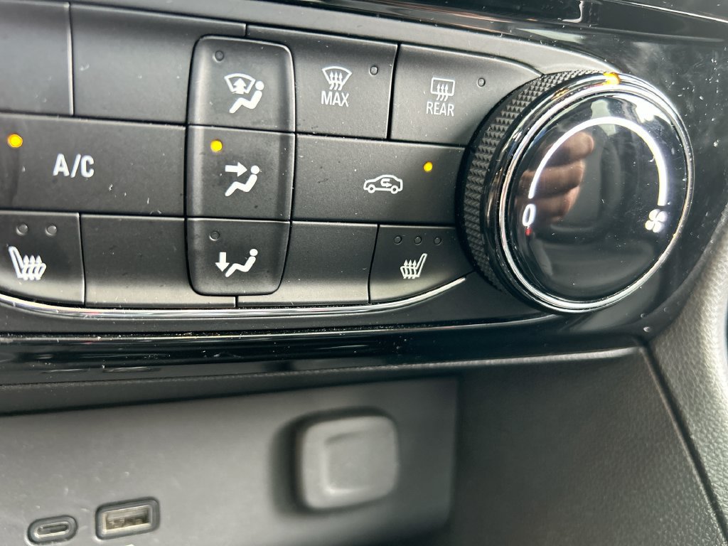 Used 2024 Buick Encore GX Sport Touring w/ Experience Buick Package AWD/4WD image 31
