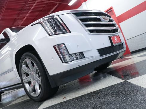 Used 2019 Cadillac Escalade ESV Premium Luxury AWD/4WD image 36