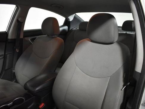 Used 2014 Hyundai Elantra SE w/ Option Group 02 FWD image 10