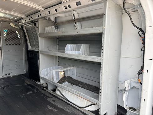 Used 2016 Chevrolet Express 2500 RWD image 15