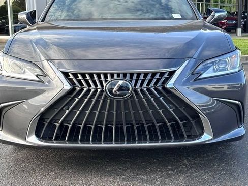 Used 2023 Lexus ES 250 w/ Premium Package AWD/4WD image 4