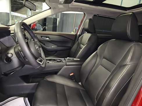 Used 2023 Nissan Rogue SV w/ SV Premium Package image 34