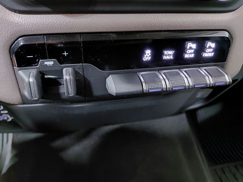 Used 2020 RAM 1500 Laramie AWD/4WD image 31