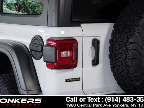 Used 2023 Jeep Wrangler Unlimited Rubicon w/ LED Lighting Group AWD/4WD image 21