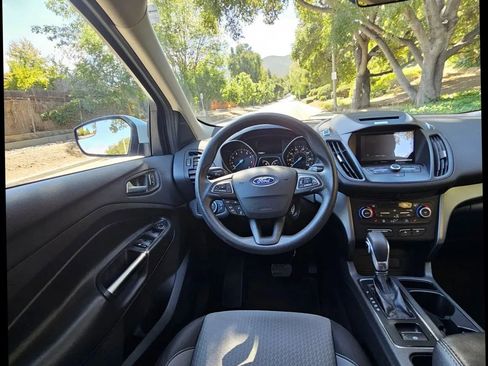 Used 2018 Ford Escape SE w/ SE Sync 3 Package AWD/4WD image 33