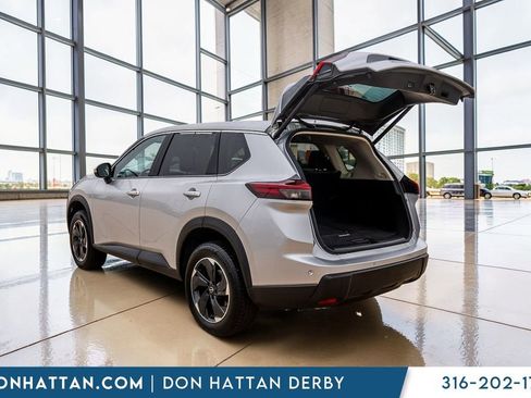 Used 2025 Nissan Rogue SV AWD/4WD image 29