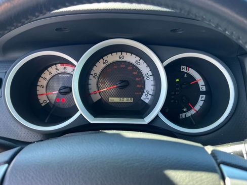 Used 2015 Toyota Tacoma w/ TRD Sport Package image 24