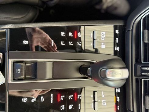 Used 2024 Porsche Macan image 22