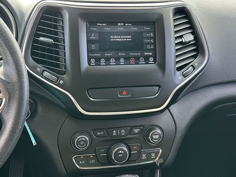 Used 2019 Jeep Cherokee Latitude w/ Popular Appearance Group FWD image 16
