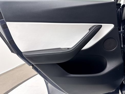 Used 2022 Tesla Model Y Performance image 30