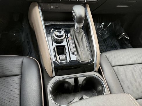 Used 2024 GMC Canyon Denali image 25