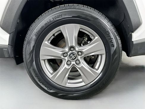 Certified 2025 Toyota RAV4 XLE image 28