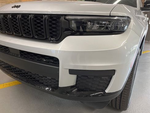 New 2025 Jeep Grand Cherokee L Altitude image 9