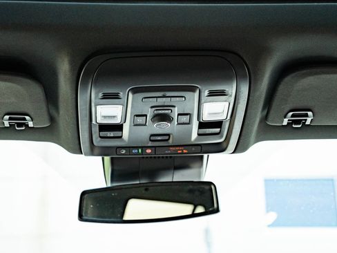 Used 2024 GMC Yukon SLT w/ SLT Luxury Package AWD/4WD image 43