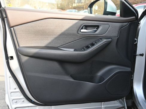 Used 2021 Nissan Rogue SV image 19