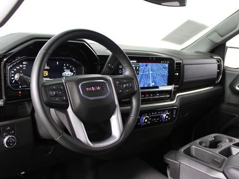 Used 2025 GMC Sierra 1500 Elevation image 7