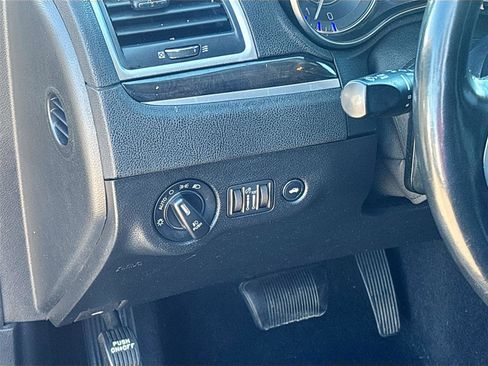 Used 2020 Chrysler 300 Limited image 11