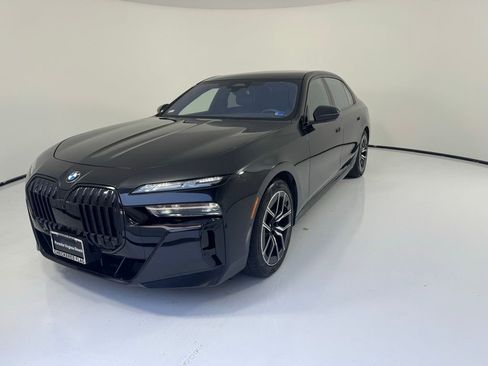 Used 2023 BMW 760i xDrive w/ Executive Package AWD/4WD image 6