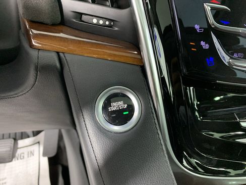 Used 2019 Cadillac Escalade Luxury image 18
