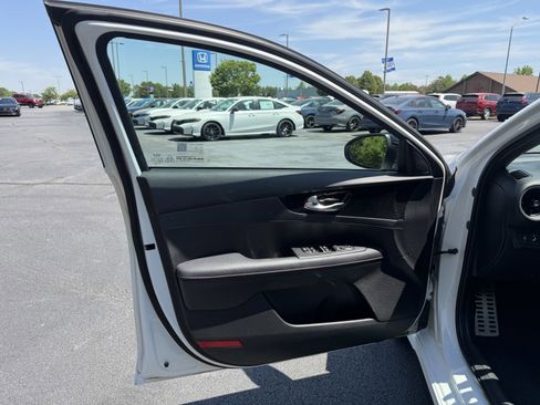 Used 2022 Kia Forte GT FWD image 17