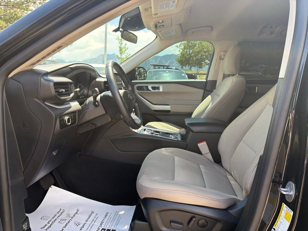 Used 2023 Ford Explorer XLT AWD/4WD image 24