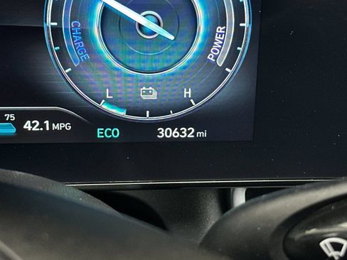 Used 2025 Hyundai Elantra Limited FWD image 26