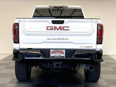 Used 2025 GMC Sierra 2500 AT4X AWD/4WD image 3