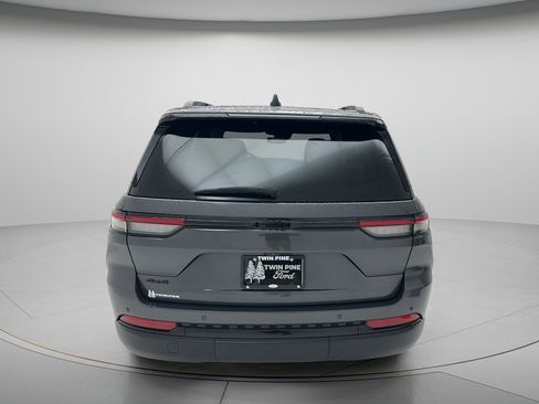 Used 2024 Jeep Grand Cherokee Altitude AWD/4WD image 4