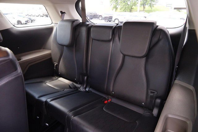 Used 2025 Kia Carnival FWD image 10